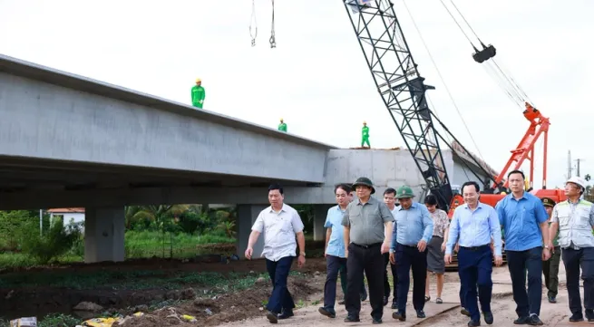 Prime Minister checks progress of Can Tho - Ca Mau Expressway project