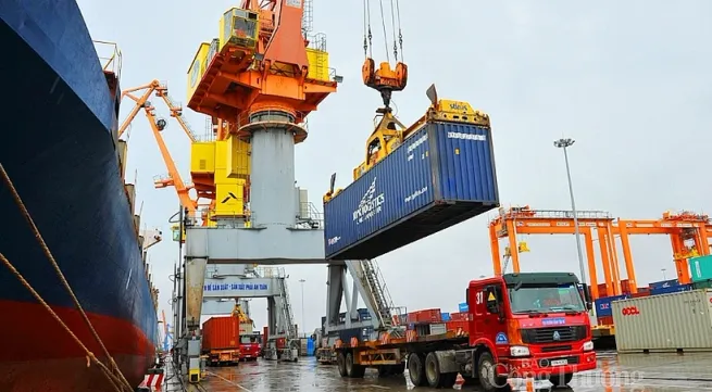 Vietnam to enjoy trade surplus for 9th consecutive year: experts