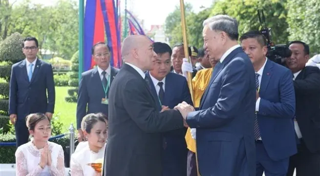 Cambodian King hosts welcome ceremony for Vietnamese President