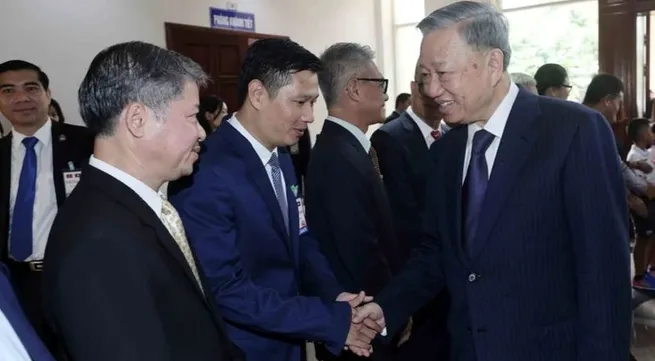 President To Lam meets Vietnamese people in Laos