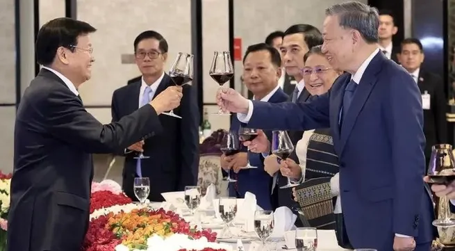 Lao media spotlights Vietnamese State President's visit