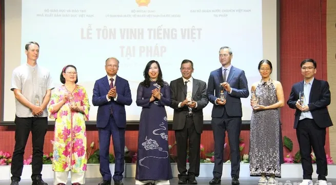 Vietnamese language promoted in France