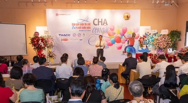 Prizes presented to winners of writing contest honouring father-daughter relationship