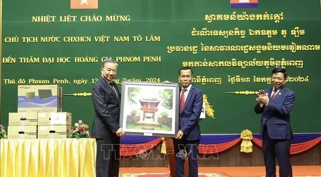 President visits Royal University of Phnom Penh