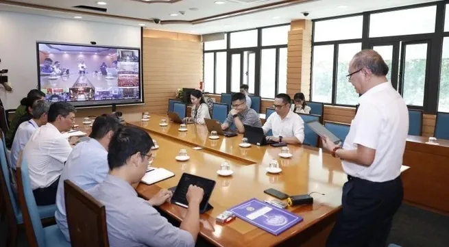 Training on using iHanoi app opens