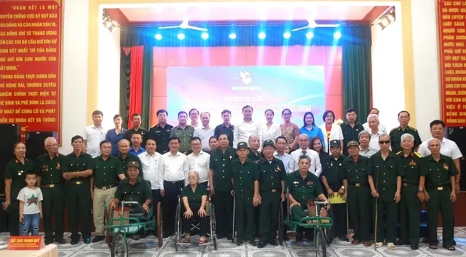 Gifts presented to wounded soldiers in Nghe An Province