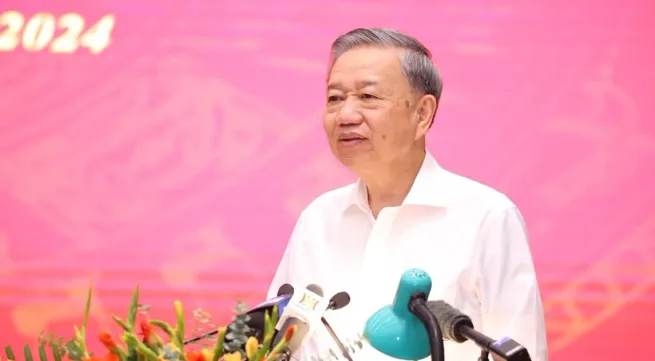 Top leader demands Hanoi to make stronger efforts to fulfill special role