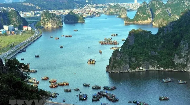 Quang Ninh adjusts up yearly target of tourist number