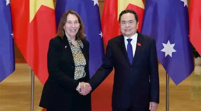 Top legislator holds talks with Australia Senate President