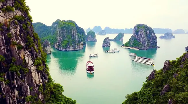 Ha Long Bay temporarily closes Soi Sim beach to visitors