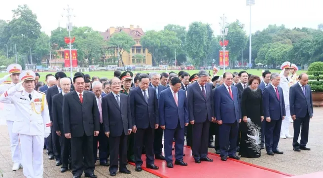 Leaders pay tribute to President Ho Chi Minh, martyrs on National Day