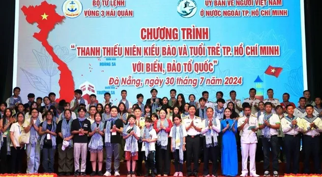 Da Nang: Naval soldiers hold exchange with Overseas Vietnamese youths