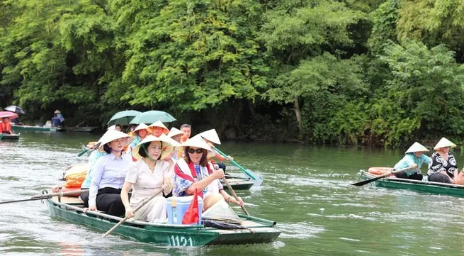 Australian Senate President visits Trang An ecotourism site in Ninh Binh