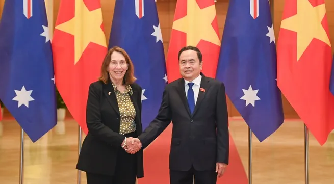 Top legislator holds talks with Australia Senate President