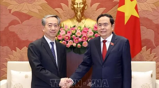 Top legislator hosts outgoing Chinese ambassador