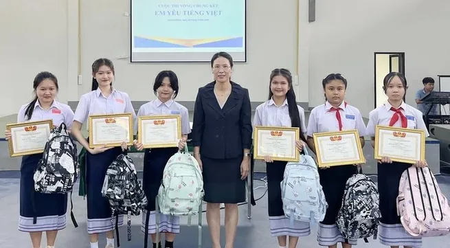 Vietnamese-language eloquent contest held in Laos