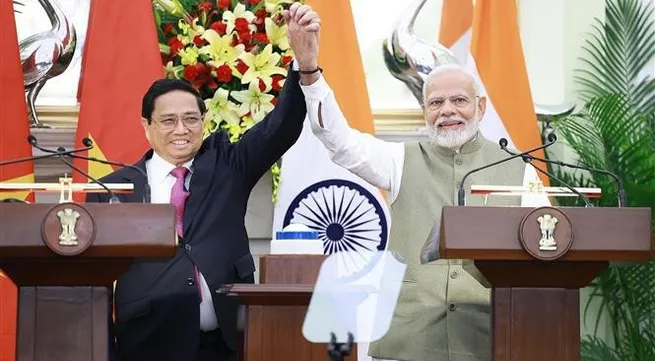 Vietnamese, Indian PMs announce outcomes of talks at press conference