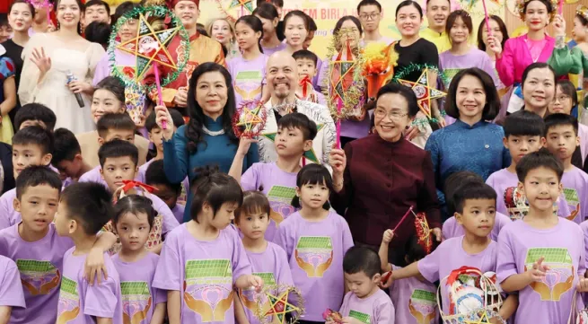 Spouses of Vietnamese, Lao leaders visit Birla Children's Village Hanoi