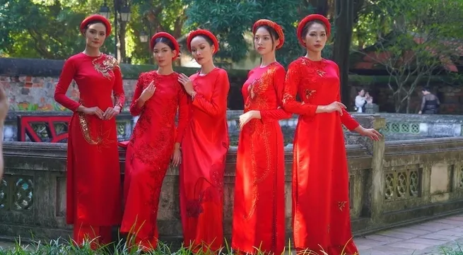 Top designers converge at Hanoi Ao Dai Tourism Festival 2024