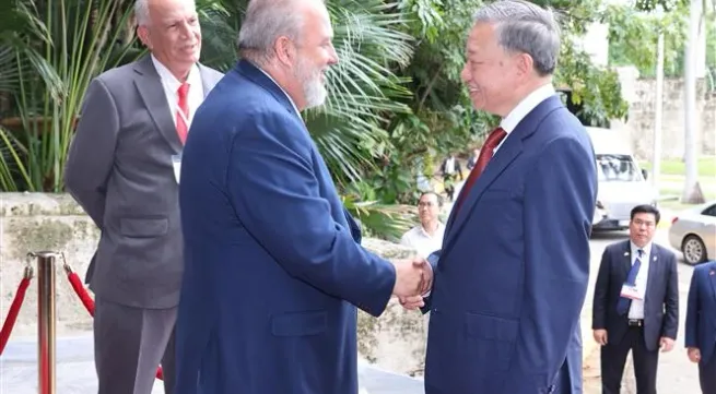 Vietnamese top leader meets with Cuban Prime Minister