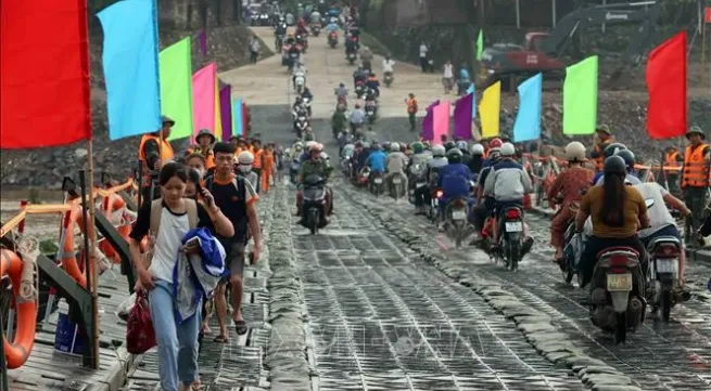 Pontoon bridge opened to traffic after Typhoon Yagi