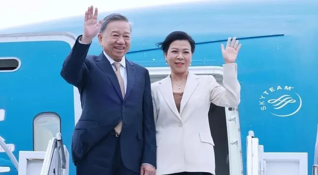 Top leader arrives in Cuba for state visit