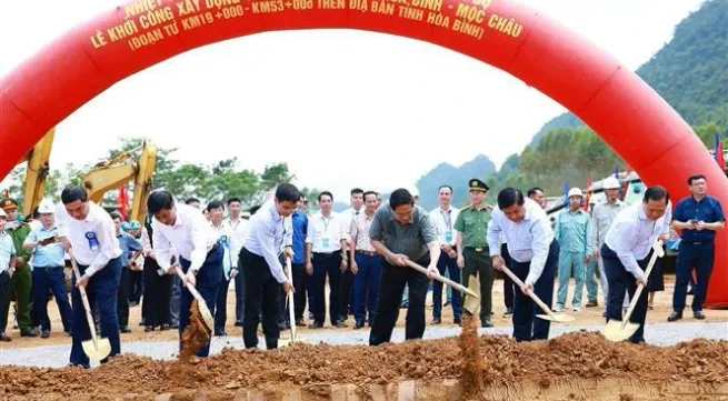 PM attends groundbreaking of Hoa Binh – Moc Chau expressway