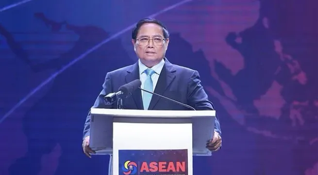 Vietnamese PM delivers speech at ASEAN Business and Investment Summit