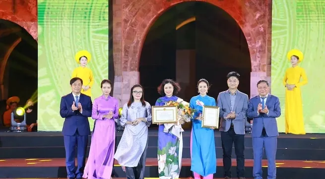 Winners of press award on building Hanoi’s culture honoured