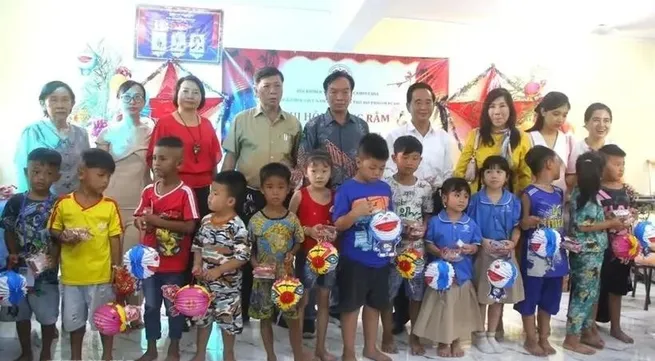 Mid-Autumn Festival held for Vietnamese children in Cambodia