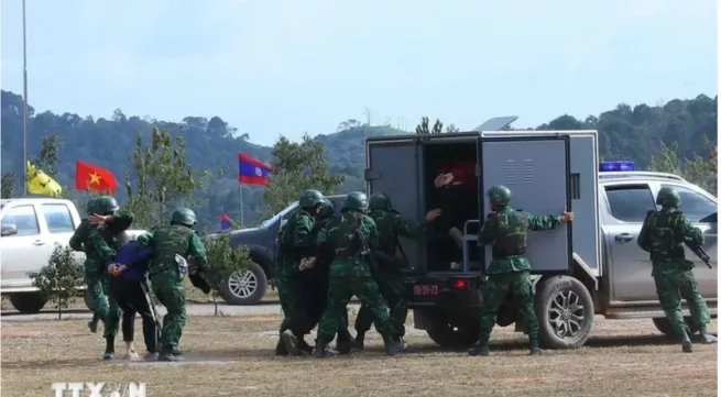 Vietnamese, Lao border localities hold joint exercise on fighting drug crime