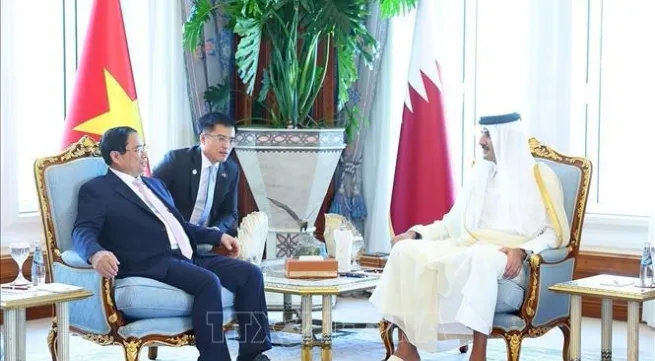 Vietnamese PM meets with Emir of Qatar in Doha