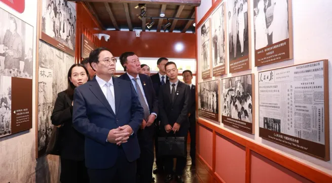 PM visits President Ho Chi Minh relic site in Kunming