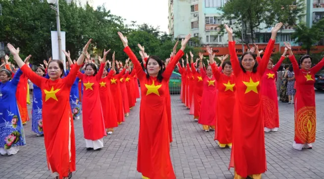 Hanoi Ao dai dance marks Vietnamese women’s day