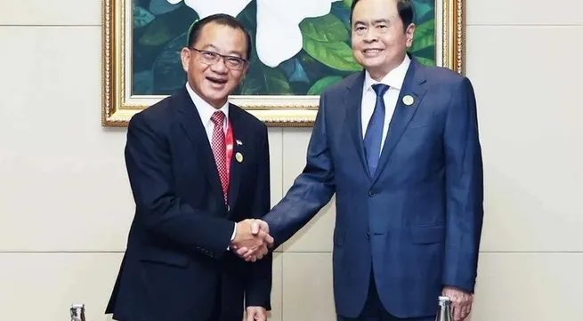 NA Chairman meets with Singaporean counterpart on AIPA-45 sidelines