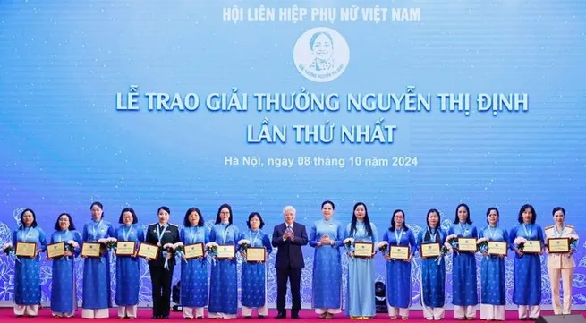 Thirty women’s union officials receive Nguyen Thi Dinh Award