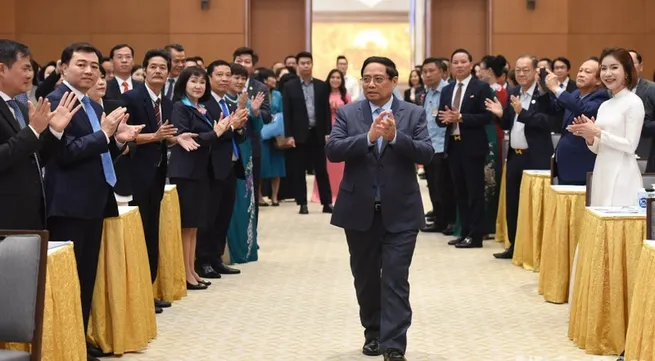 PM asks businesspeople to maximise opportunities from industrial revolution