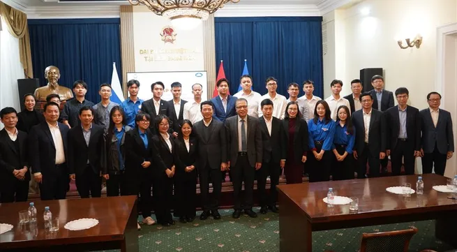 Minister urges Vietnamese students in Russia to contribute to IT development at home