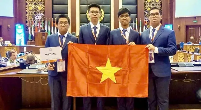 All Vietnamese students competing at Olympiads in 2024 win prizes