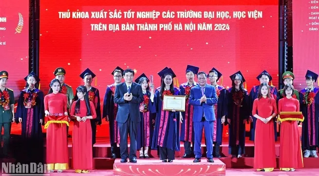 Hanoi: 100 outstanding valedictorians in 2024 honoured