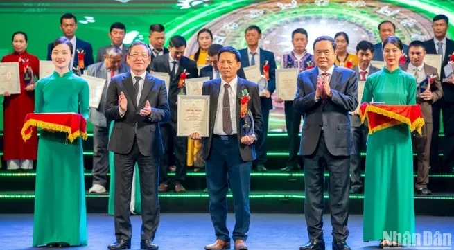 Outstanding Vietnamese farmers, cooperatives honoured