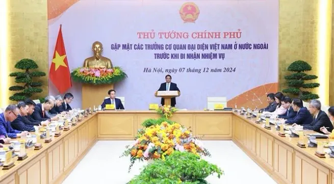 PM meets with new ambassadors, heads of Vietnamese representative offices abroad