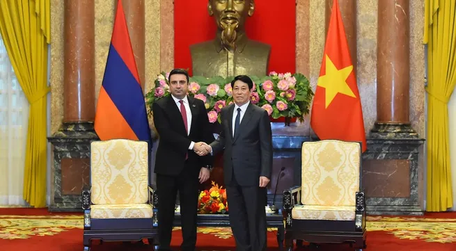 State leader receives Armenian NA President