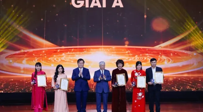 90 outstanding works honoured at 16th “Press Awards for Cause of Great National Unity”