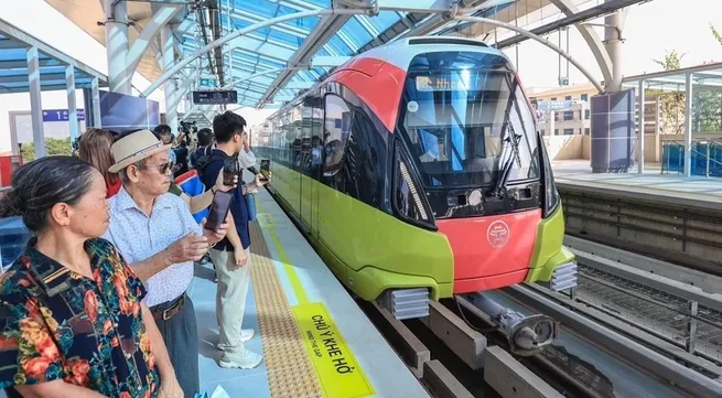 Elevated section of Nhon-Hanoi Station urban railway officially put into commercial operation