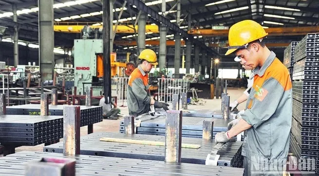 Average monthly income of workers reaches 7.6 million VND