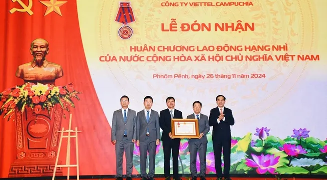 Labour Order awarded to Vietnamese enterprise in Cambodia
