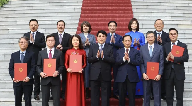 State President bestows title of ambassador upon diplomats