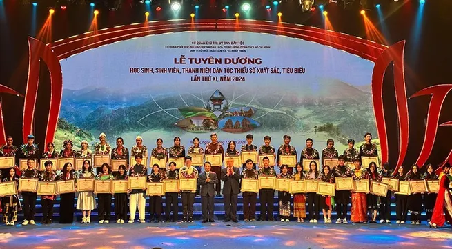 Outstanding ethnic minority students, youths honoured