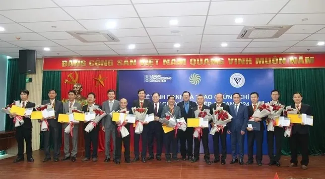 77 Vietnamese engineers receive ASEAN professional engineer certificates